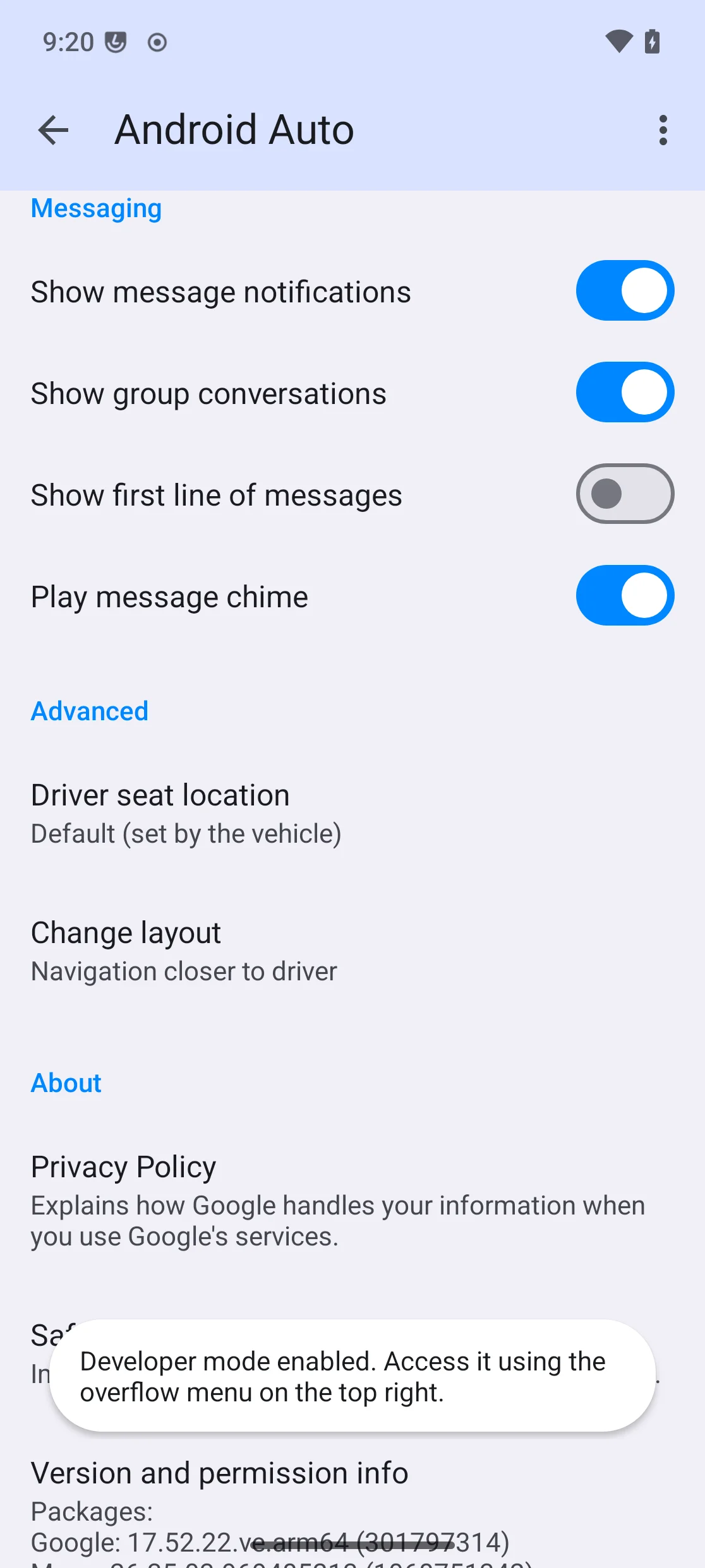 Notification toast : «Developer mode enabled. Access it using the overflow menu on the top right.»