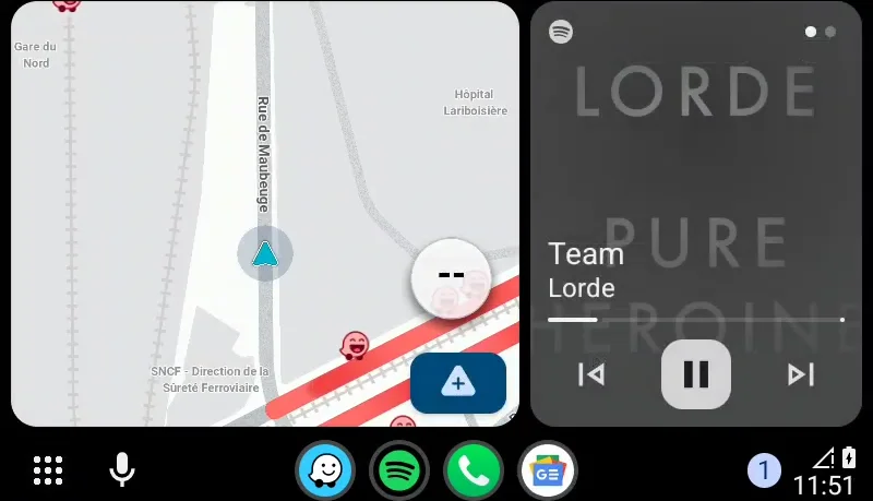 Android Auto s'exécutant sur le Desktop Head Unit, affichant la navigation Waze et la lecture Spotify côte à côte